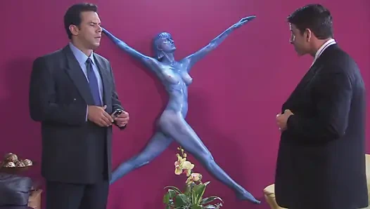 Сногсшибательная брюнетка раздвигает ноги для жесткого члена