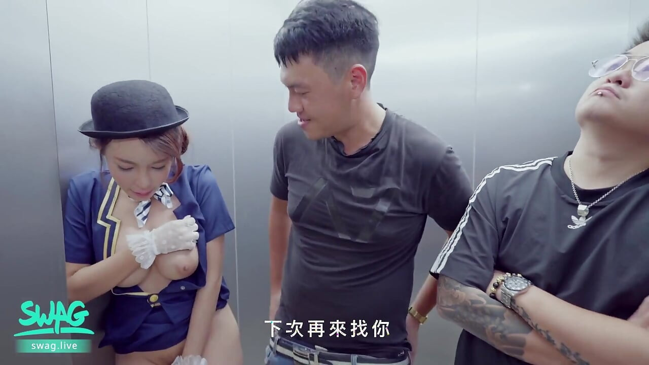 Ambil semuanya: kongkek dan pancut pada awek lif