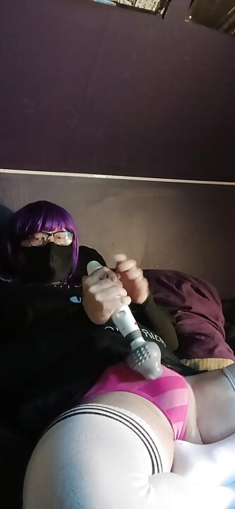 Masturbare cu vibrator și ejaculare prin chiloți cu Raven LeTrap