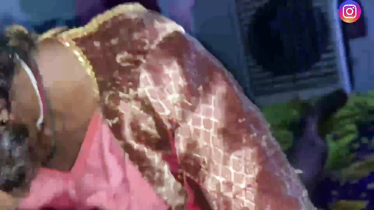 Neighbor calls bhabhi home and has sex with her sexy bhabhi fucking hard with Hindi audio