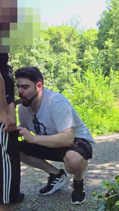 Spektakularan trenutak iz "Strejt momak Steven i ja sisamo jedno drugome u šumi i jašem ga bez kondoma"