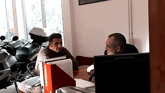 Dua kontol besar ngentot dua pelacur jalang