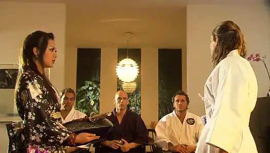 Cewek cantik Asia ngentot kontol samurai