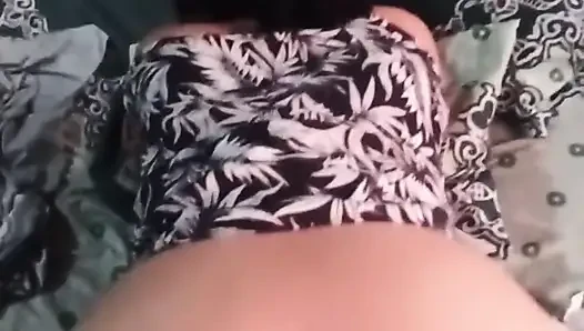 Tante seksi ini dientot sama tetangganya sendiri di musim semi