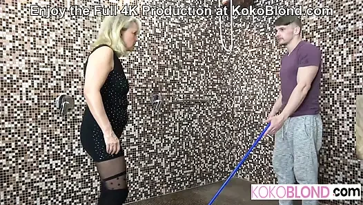 Koko blond lutscht den größten schwanz reibt seinen schwanz am ende an ihrer muschi
