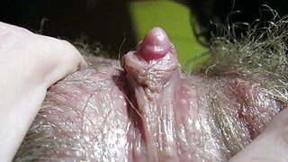 Enorme clítoris orgasmo coño peludo tetas pequeñas amateur video casero