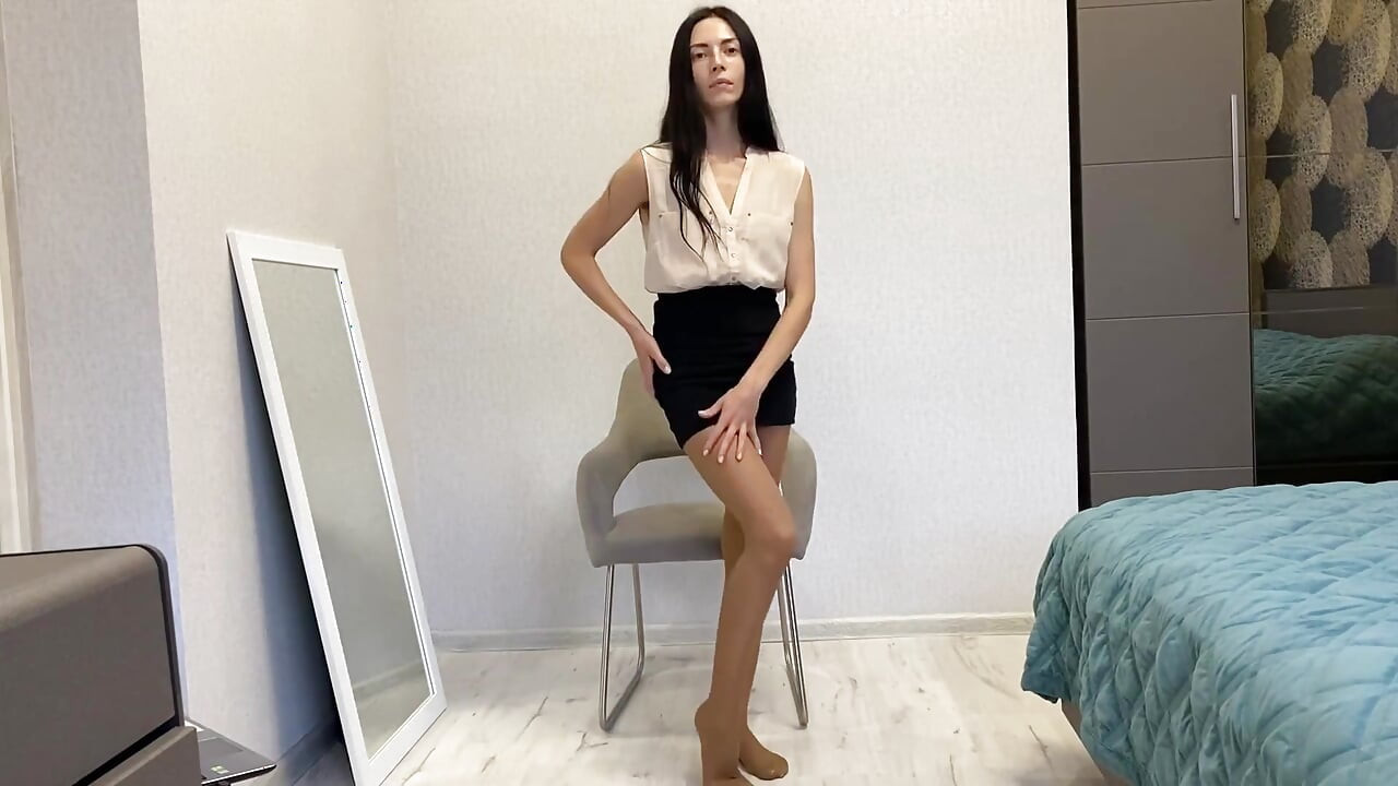 Femdom nylon lábak imádata