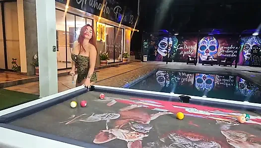 Bucaramanga'da Bir Barda, Büyük Bir Evli Kişi Bilardo Masasında Acımasızca Sevişti - Vajinasına Sıcak Süt Bulandı