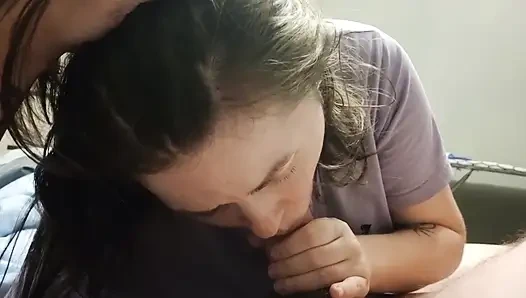 Die ehefrau des nachbarn erlaubte mir, sie auf video mitzunehmen.