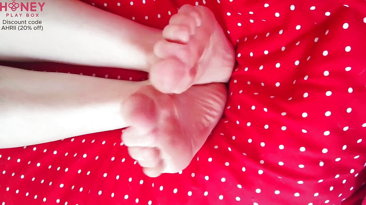 当我下班回家时, 我使用我的 honeyplaybox 振动器达到激烈的高潮