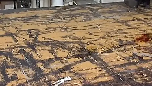 Pelacur Jerman berambut cokelat semok disetubuhi di bengkel