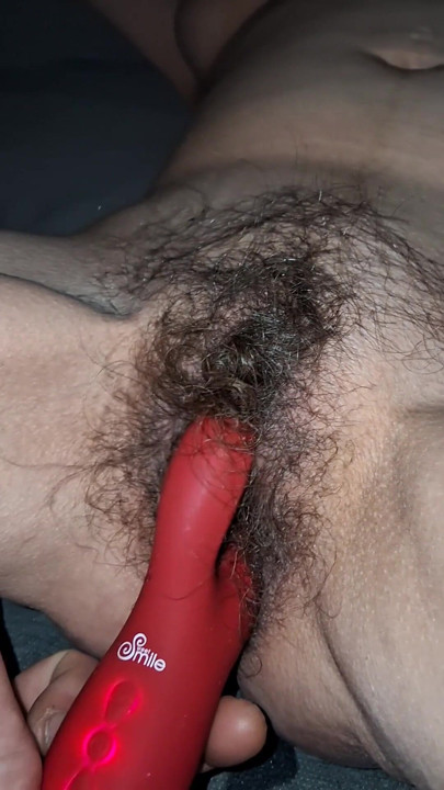 Harig poesje speeltje na creampie | Clip 1