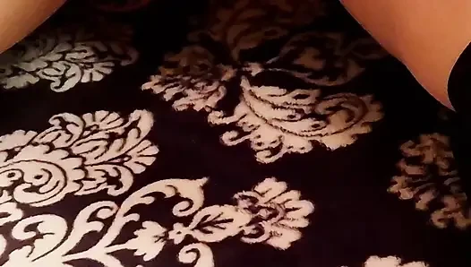 Kontol besar mengisap dari si rambut cokelat langsing dengan korset hitam dan stoking