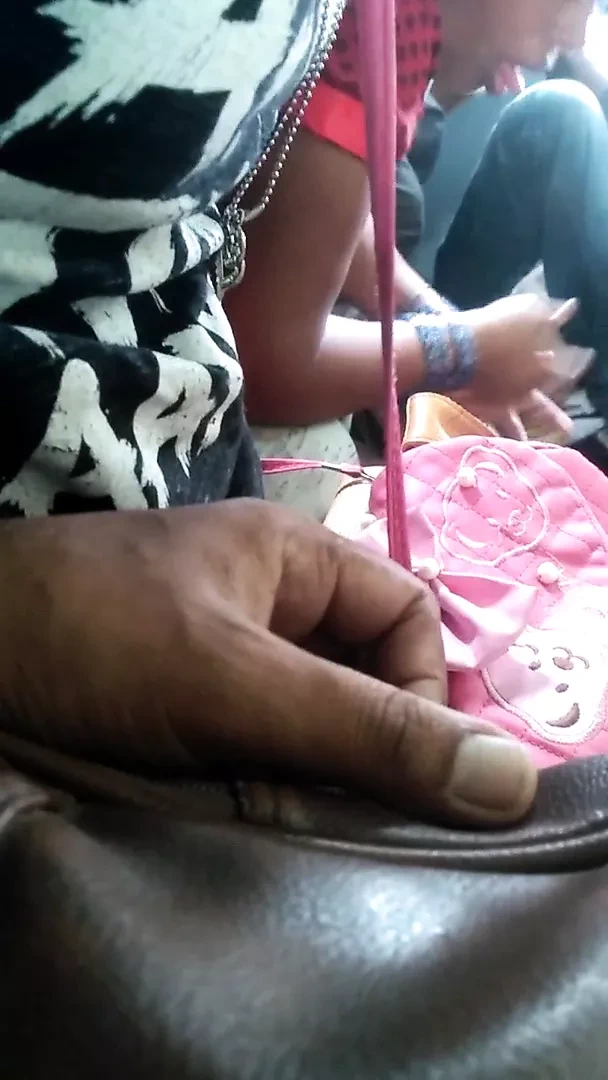 火车 胸部 抚摸