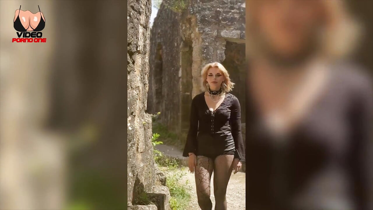 A Stranger Fucks Me Outside a Castle and I Love It!