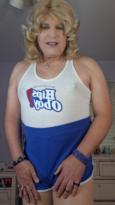 Your bra-less plump young man loving cougar granny,  cum touch me all over my soft body!