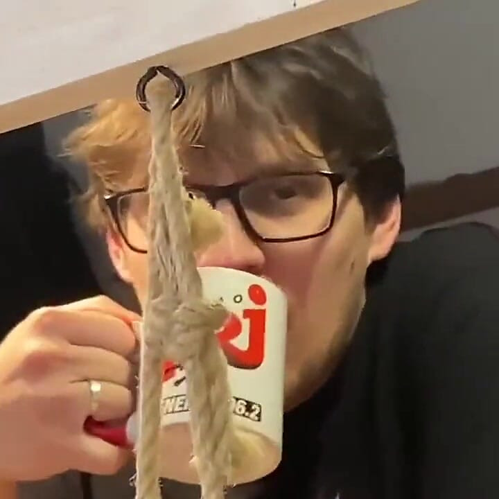 Jenny queria sexo e Jim fodeu sua bunda e porra dentro