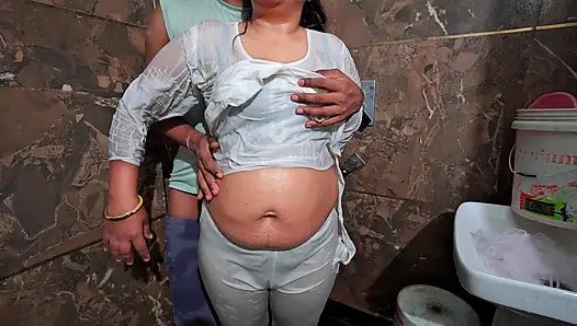 Jija sali banyo sikişi- Hintli baldız duş alırken jija jija tarafından baştan çıkarılıyor ve sikiliyor.