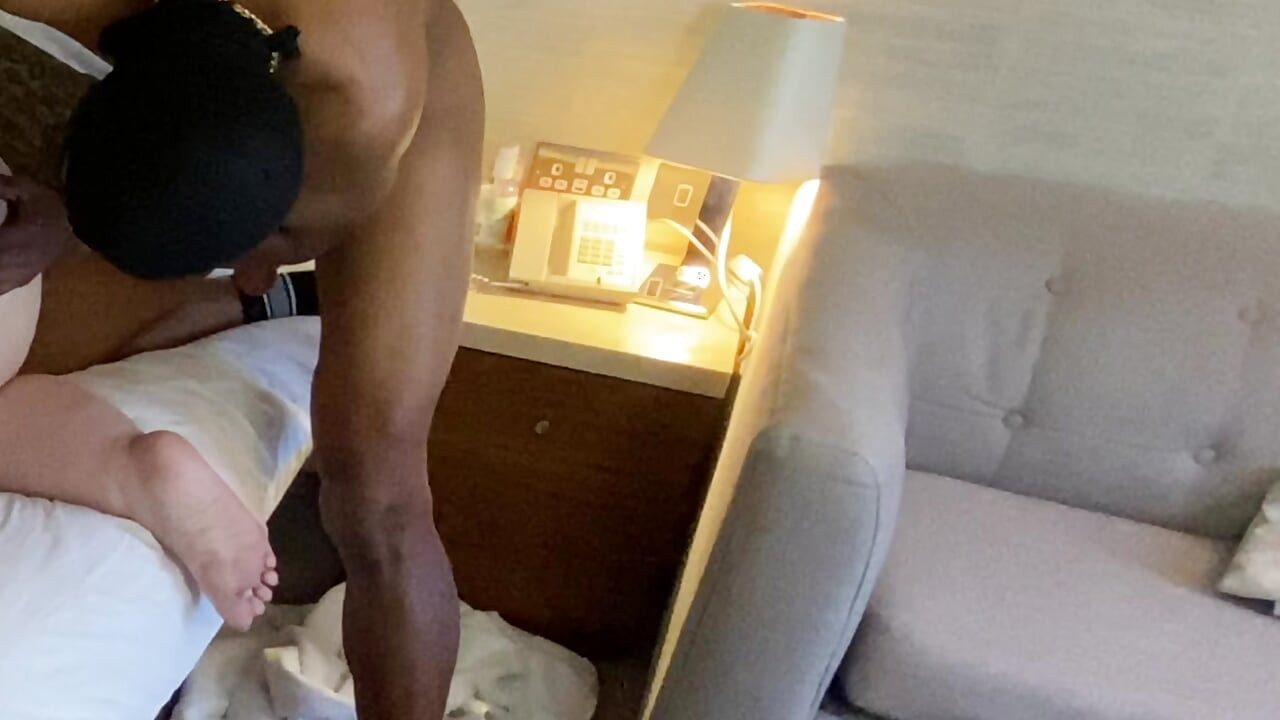 Casada con curvas milf Anne Marie seduciendo masajista Mi cliente casado demandó bbc sin condón