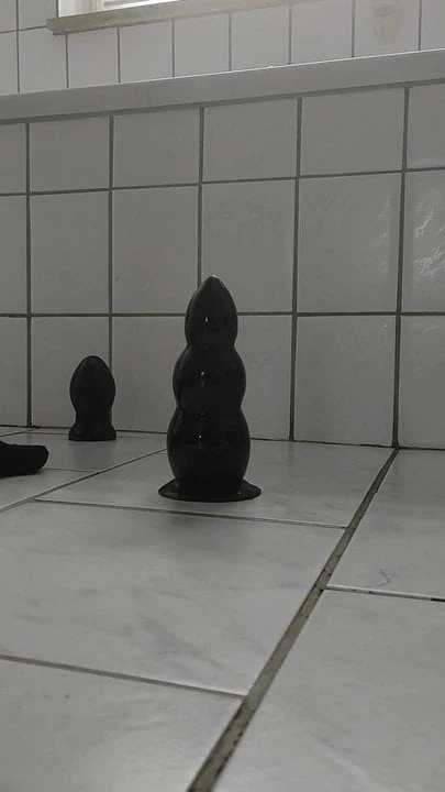Plug'n Dildo - Selffuck in bathroom
