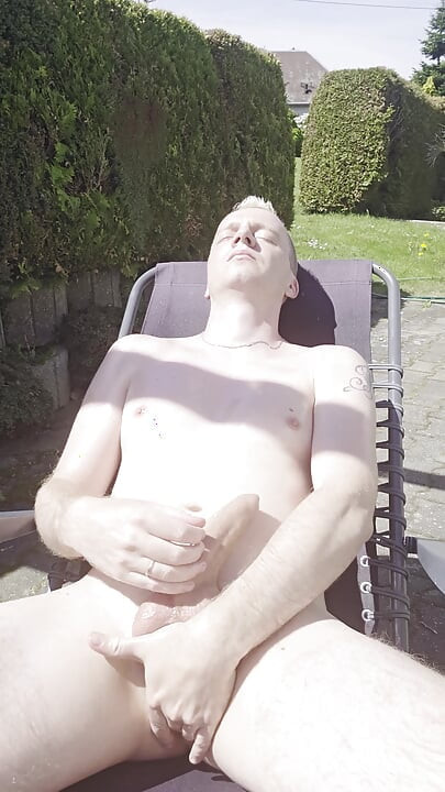 Sun & Fun: Outdoor Masturbation Gone Wild