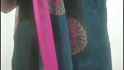 Дези Saree раздевается, соблазняет - полностью обнаженная соло игра - интенсивный оргазм - без лица - 4K