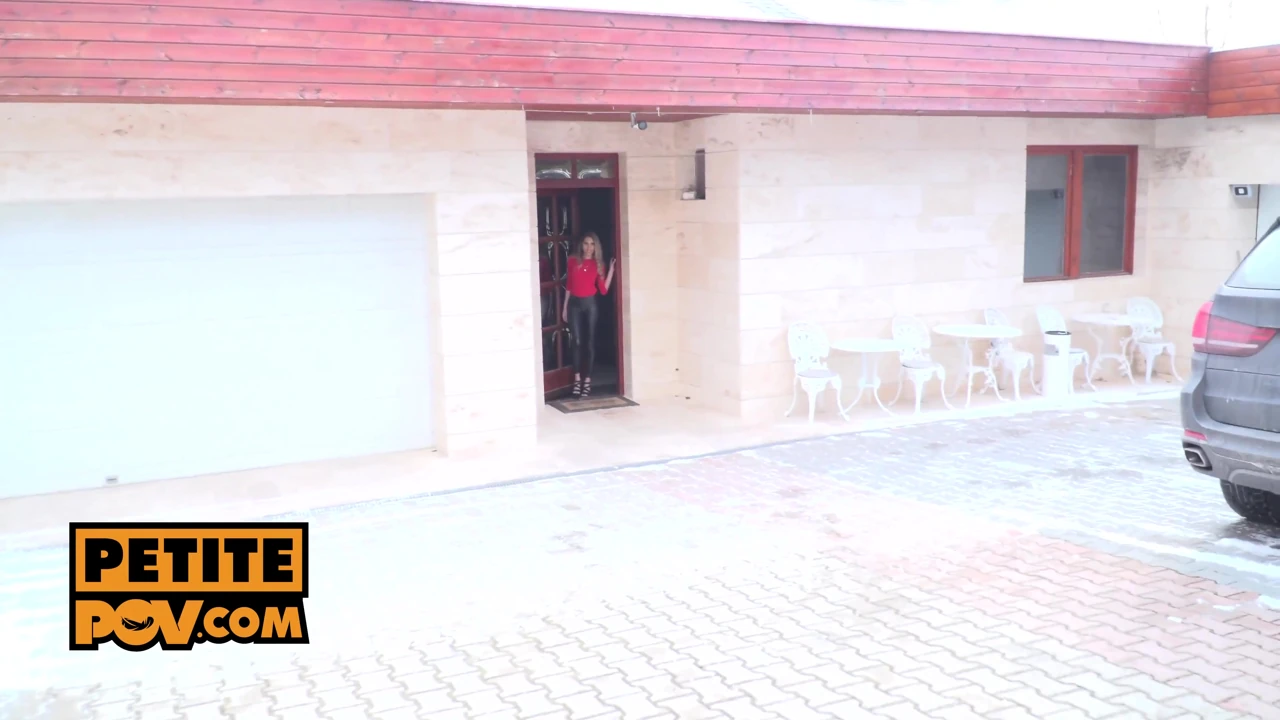 Bakış açısı - Avrupalı sürtük bebek Nicols göçmenlik için bacaklarını açıyor