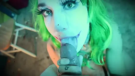 Joker сосет член и косплей, макияж на лицо
