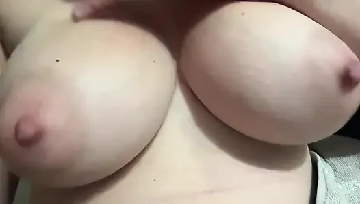 Artemisia Love, ihre saftigen möpse für dich hüpfen zu lassen