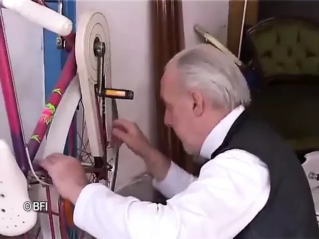 The horny bicycle mechanic fyck teen