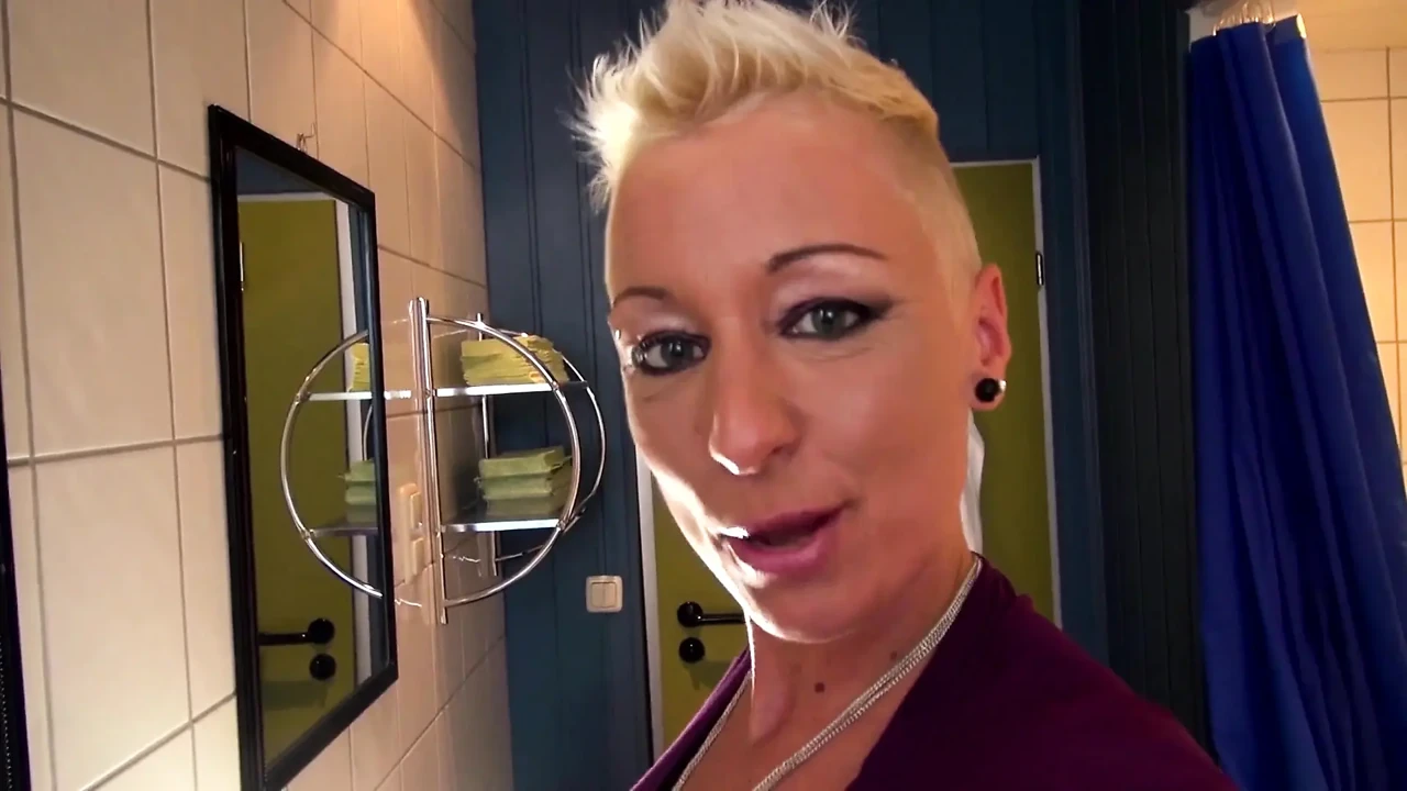 Short hair blonde gets banged in her big round ass