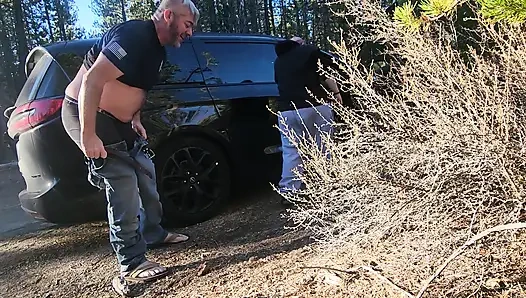 Nyepong dan ngentot di pinggir jalan bareng riley &logan