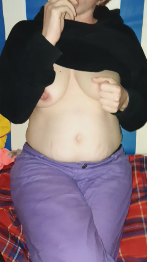 Sex on the Beach ,Hot Milf Show me your Titts
