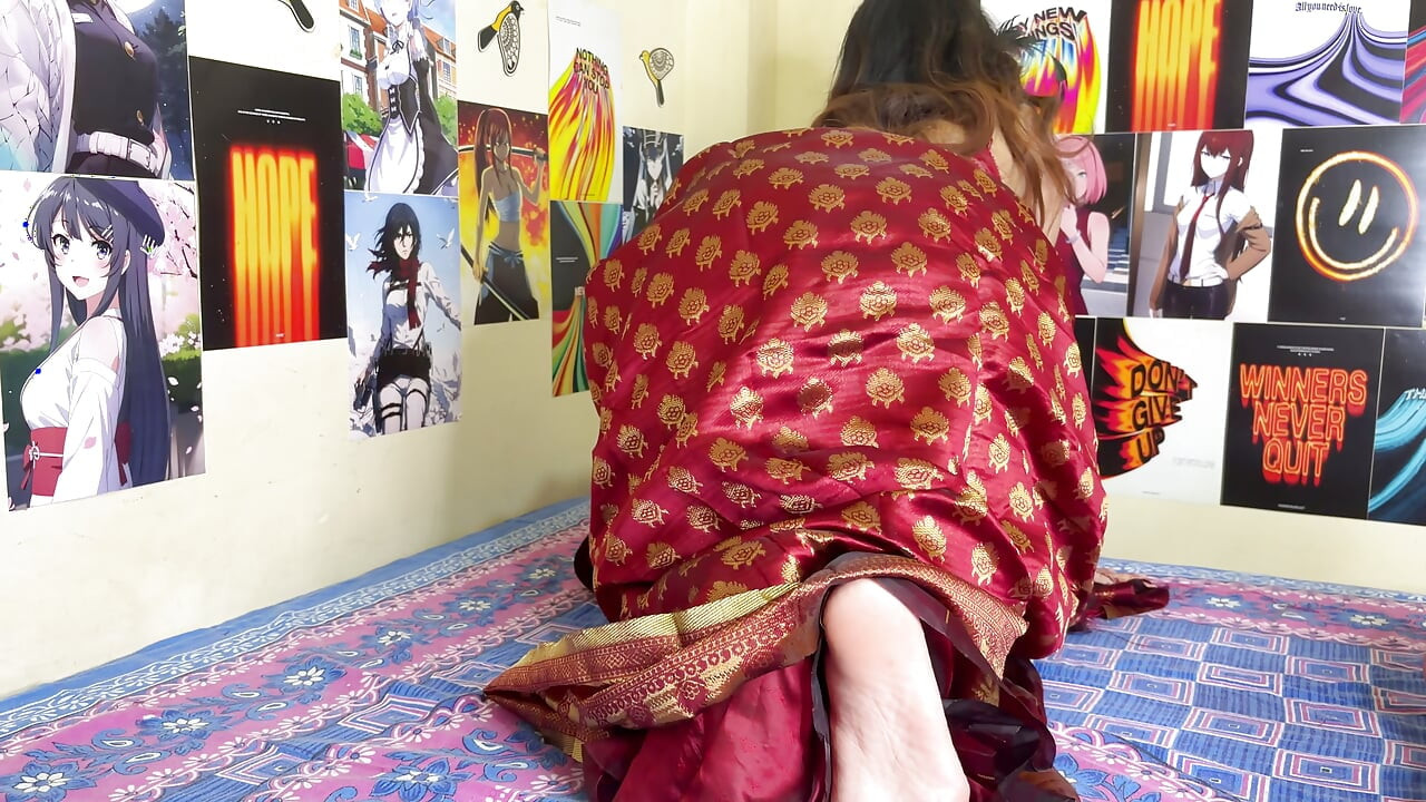 Desi napaljena bhabhi s velikom guzicom pristaje na seks sa svojim mladim susjedom