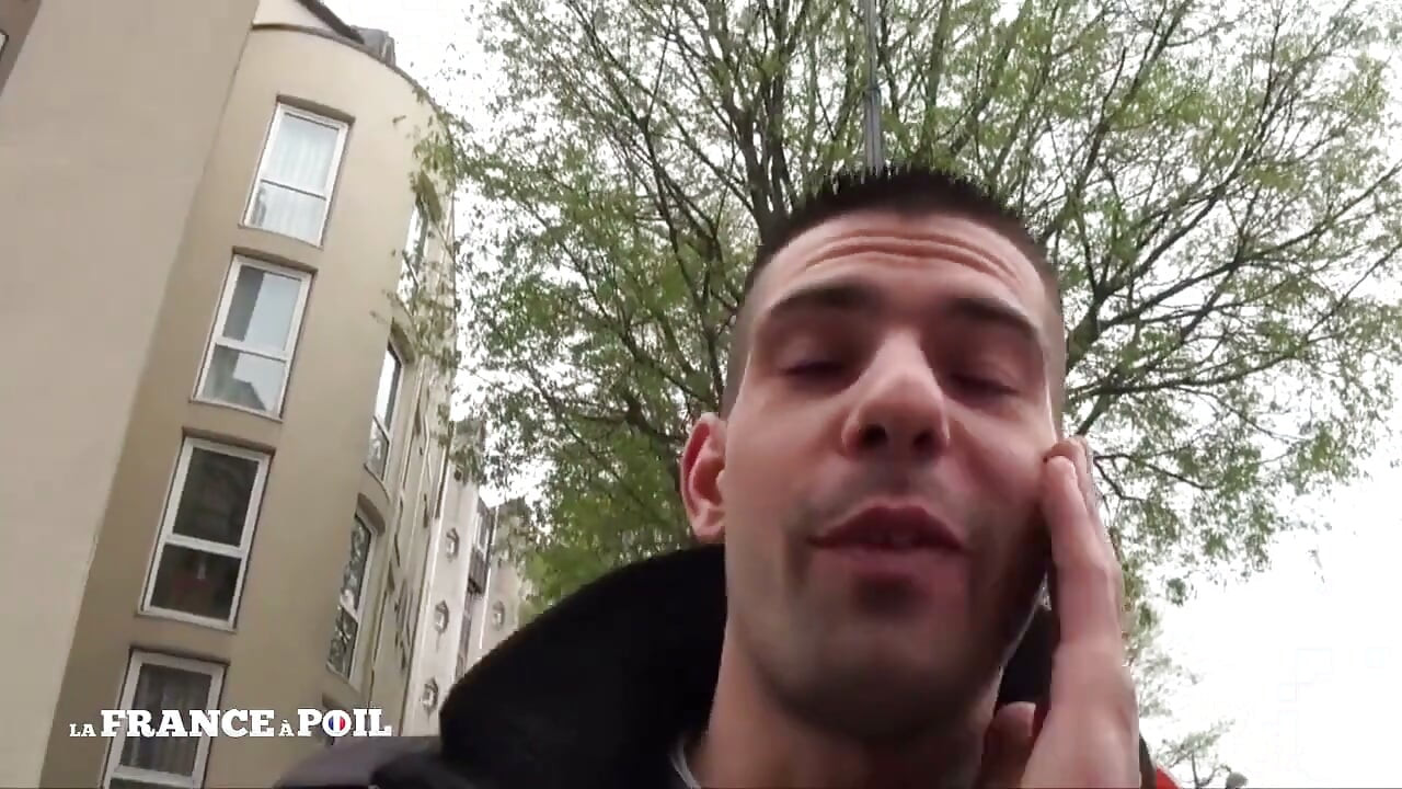 Laila, BBW arabe, se fait sodomiser profondément par terre