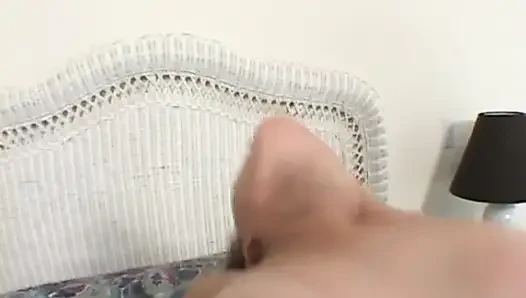 Yaşlı kel adam güzel genç kızın sikine bolca boşalıyor