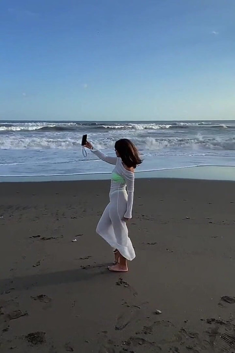 Hard Fucked a Hottie After a Beach Photoshoot - Juicy Cumshot on Face