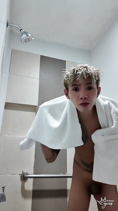 샤워 후 섹스한 후 자위하는 잉크 소년