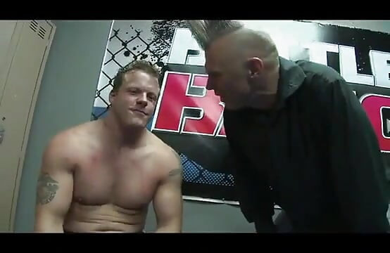 私のお尻にその大きな脂肪コックを突き刺す