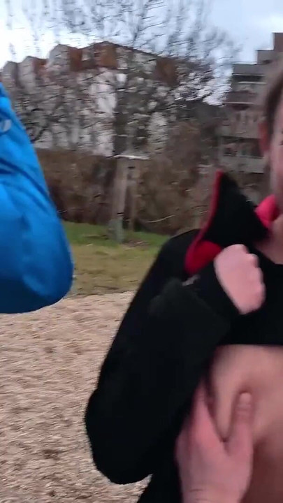 HUNT4K. Elle a déchiré son legging et sucé la bite d’un inconnu devant son copain pour de nouveaux | Clip 1