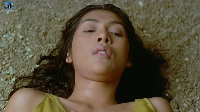 Грех (2004) секс-сцена 1