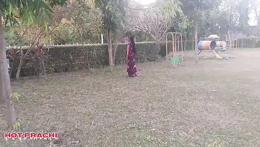 Desi Goan ki bhabhi din ko chupke aayi jungle me chudne, Desi village bhabhi fuck in jungle at evening