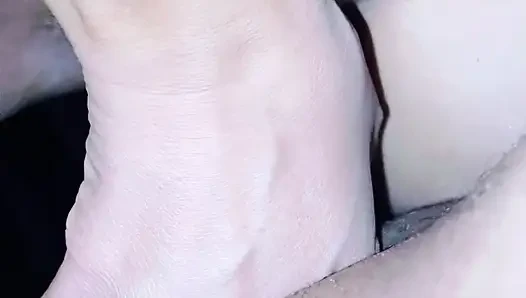 Seks Anal Pertama Kami, Menyakitkan Tapi Penuh Dengan Bulu