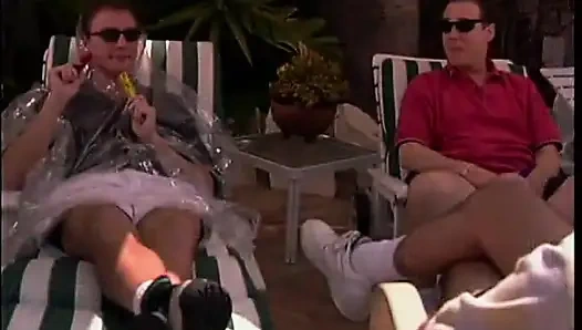 Pelacur imut lubangnya diikat pakai strap-on di lubangnya