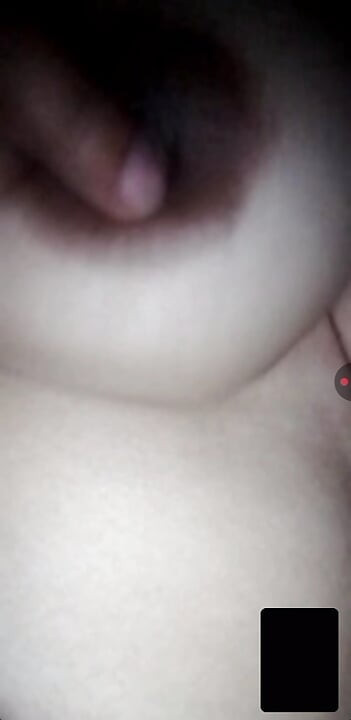 Indiana virales mädchen sexy große möpse zeigen sich in neuestem video, muschi fingern