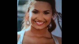 Omaggio a Demi Lovato puttana