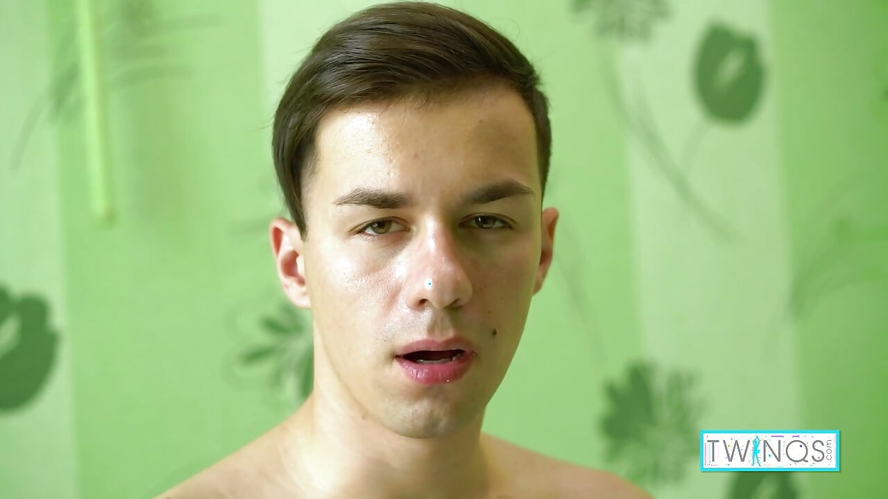 Härlig Rolf Olsen skjuter en klibbig sperma belastning i magen!