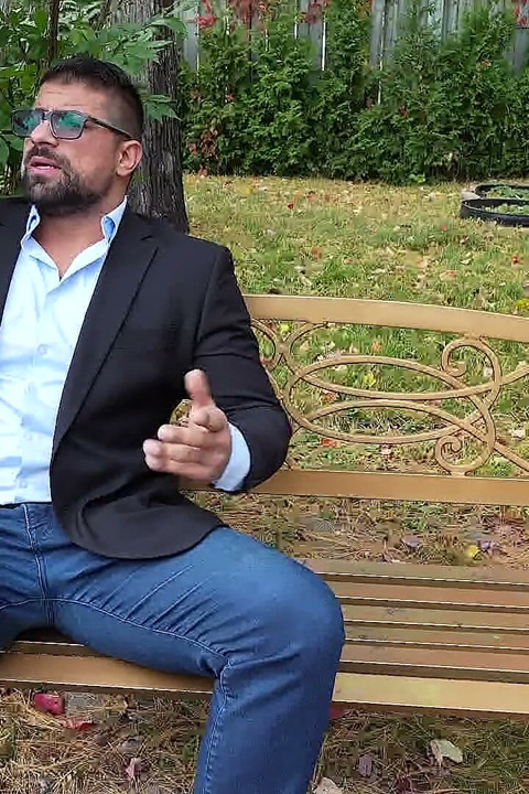 Büyük götlü tombul genç kız büyük yarağa karşı koyamıyor