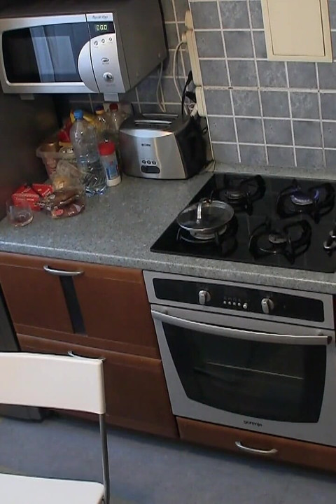 Naked MILF Is Cooking Something in the Kitchen