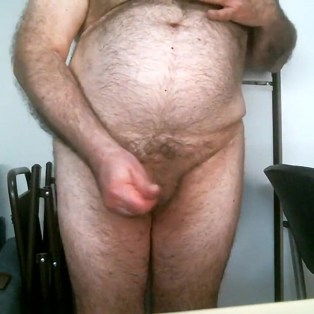 Éjaculation pendant un caressage lors d’un cam show en direct